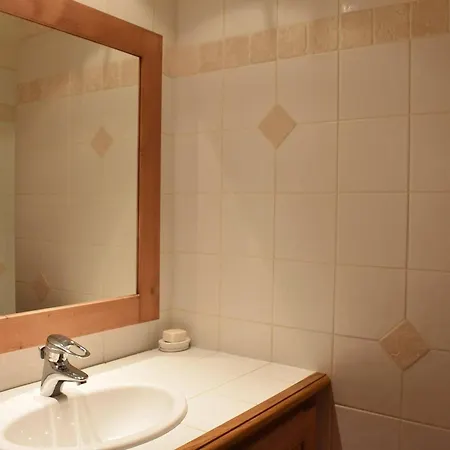 Apartment 4 Pieces Pour 8 Personnes A Meribel, Proche Pistes Et Commerces - Fr-1-180-617 Les Allues